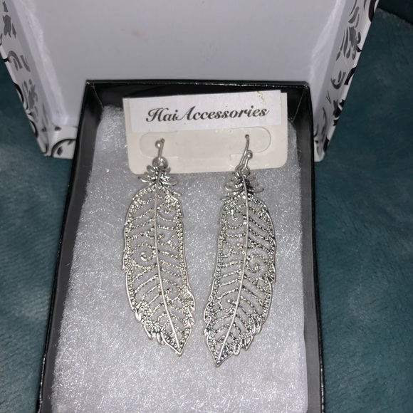 Feather earrings - Picture 2 of 2